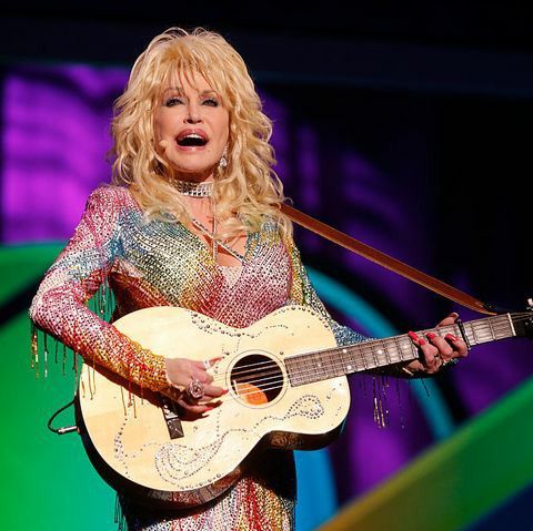 Dolly Parton singing on stage