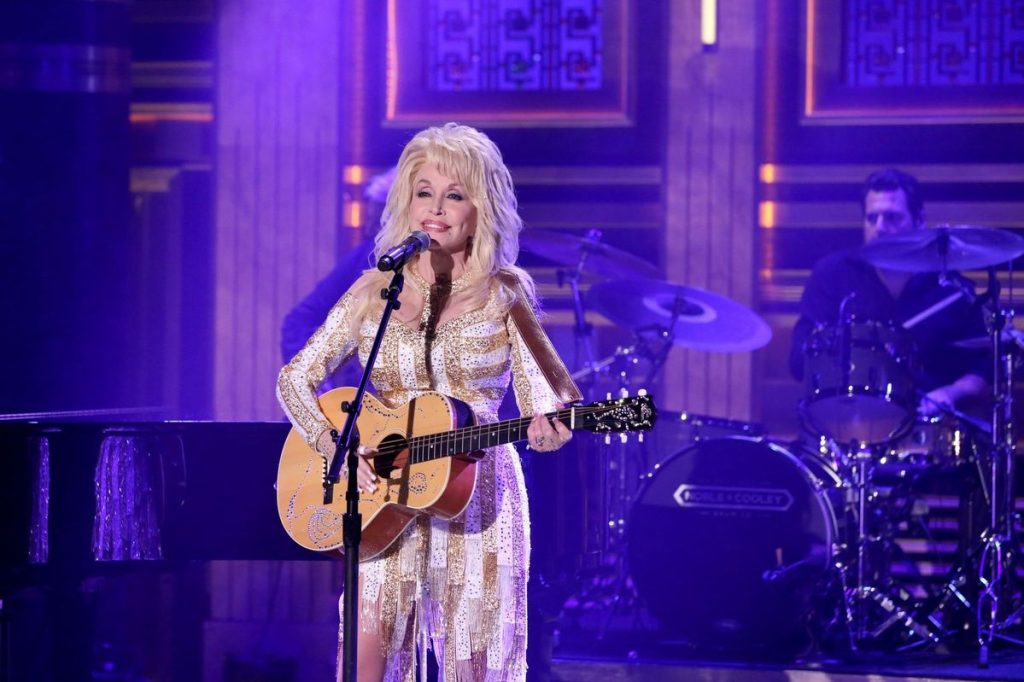 Young Dolly Parton performing early in her music career